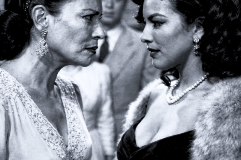 En una reunión de artistas, Dolores del Río humilló a María Félix — Su respuesta silenció a todos