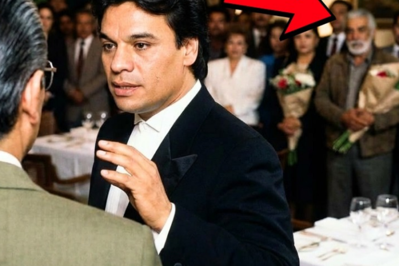 Juan Gabriel Supo que a Un Anciano le Prohibieron Entrar al Restaurante que él Llenaba — Lo Que Hizo