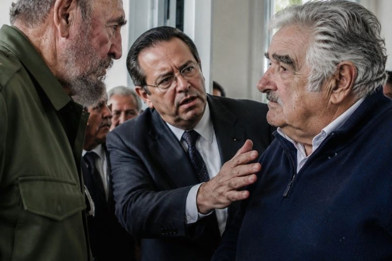 Fidel Castro le dice a José Mujica: “¿Así vivís siendo presidente?” — La respuesta lo deja helado