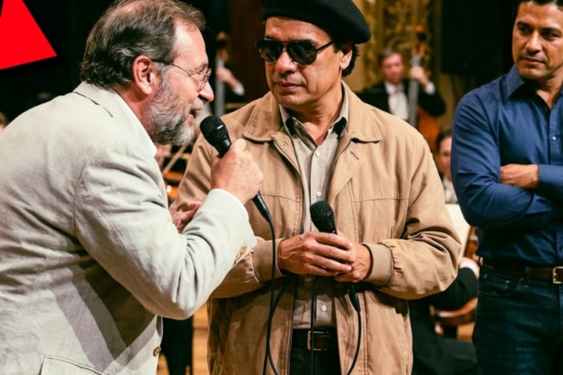Él No Sabía que Era Juan Gabriel —el Presentador lo Desafió a Cantar al Lado del Artista de la Noche