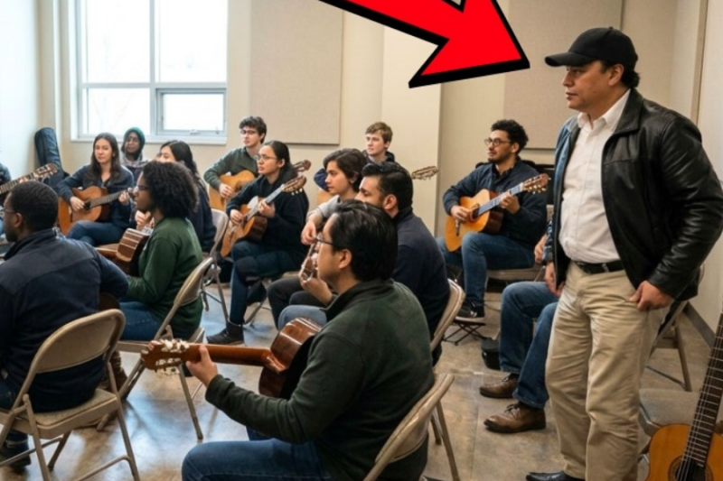 El Instructor de Guitarra Desafió al “Alumno del Fondo” a Demostrar — Era Juan Gabriel en la Clase