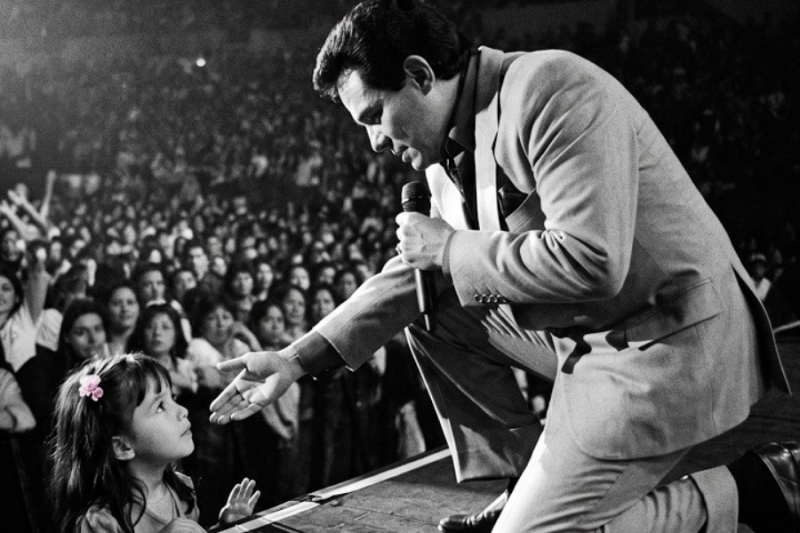 El Concierto que JOSE JOSE Detuvo por una Niña en la Tercera Fila — Lo Que Hizo Después Hizo Llora a