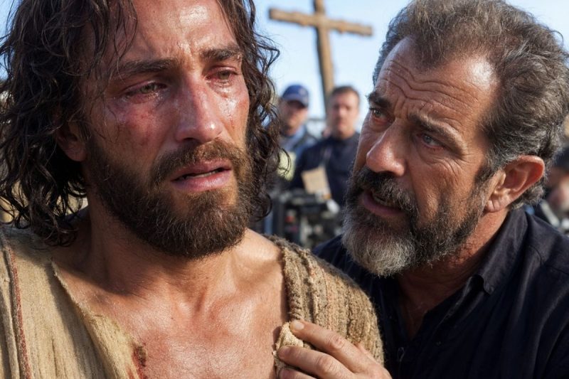 ¡Jim Caviezel Revela que ABANDONÓ el Set de La Pasión de Cristo Cuando Mel Gibson Le Hizo ESTO!
