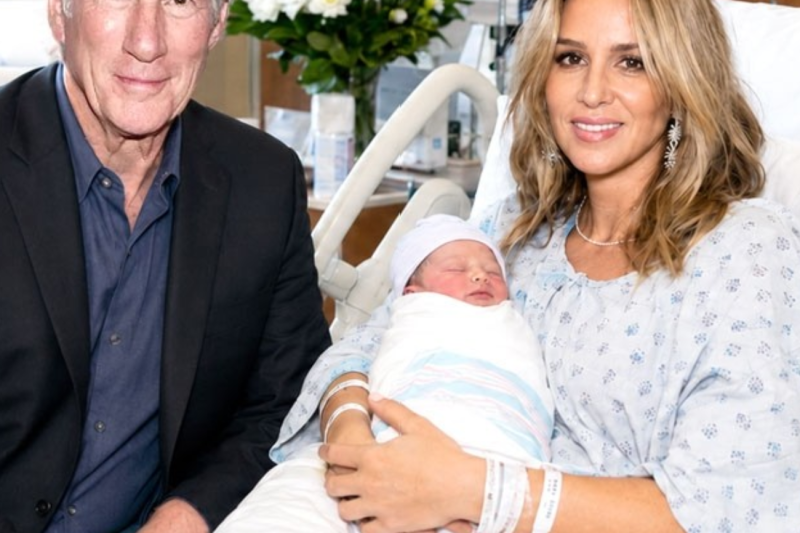 Tras 8 años de matrimonio, Richard Gere vivió un momento especialmente feliz con su esposa.a