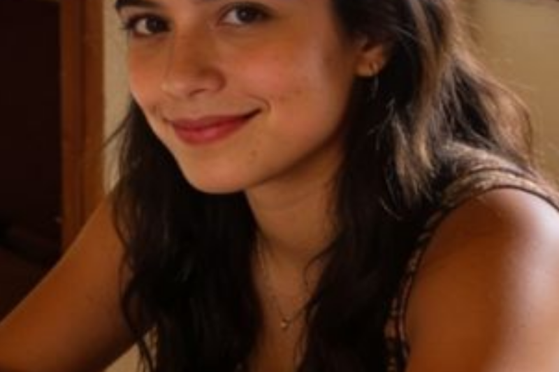 Contratos Falsos Y Sonrisas Falsas: La Estrategia Silenciosa De Mi Vecina Para Quedarse Con La Herencia De Mi Familia