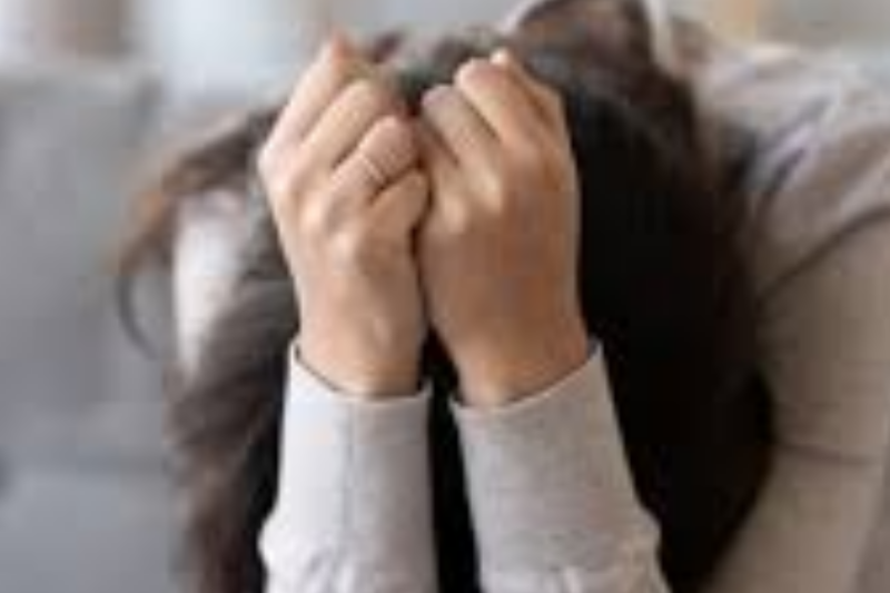 El dilema desgarrador en Valencia donde la devoción extrema a los oráculos amenaza la vida del nieto más esperado