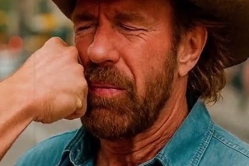 Un Policía Golpeó a Chuck Norris, Pero Lo Que Hizo Después Sorprendió a Todos