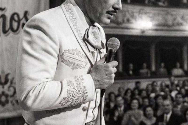 “Pedro Infante interrumpió su concierto ante miles de personas al ver a un anciano en primera fila”