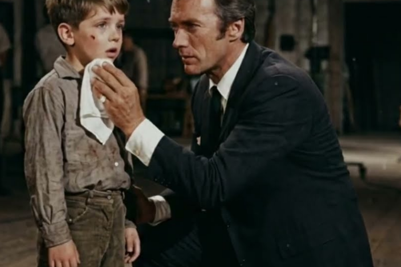 Clint Eastwood Pilló un Director Golpeando un Niño Actor – Lo que hizo Dejo Impactados a Todos