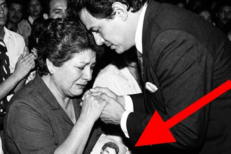 JOSE JOSE Interrumpió el Concierto al Ver a una Madre Llorando en Segunda Fila — Lo Que Descubrió…