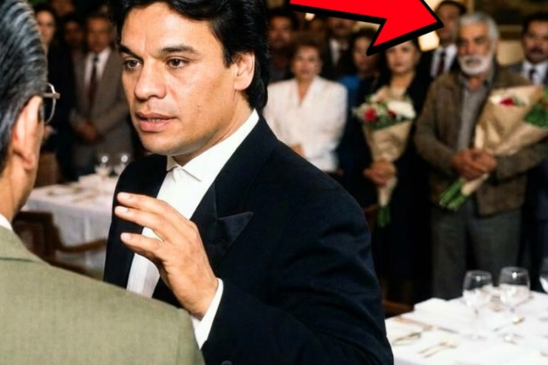 Juan Gabriel Supo que a Un Anciano le Prohibieron Entrar al Restaurante que él Llenaba — Lo Que Hizo