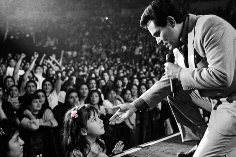 El Concierto que JOSE JOSE Detuvo por una Niña en la Tercera Fila — Lo Que Hizo Después Hizo Llora a