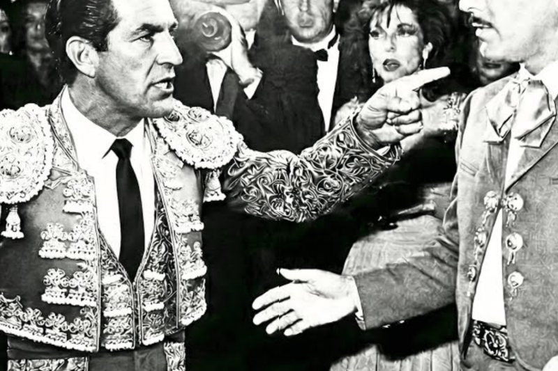 Pedro Infante Fue Llamado ‘Payaso’ por Carlos Arruza — Le Dio la Mano — Y Se Fue Sin Decir Nada