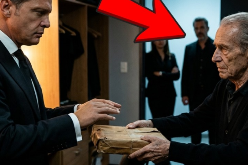 Un Anciano ESPERÓ 40 años para Entregarle un Regalo a Luis Miguel — Lo que Había lo puso a llorar