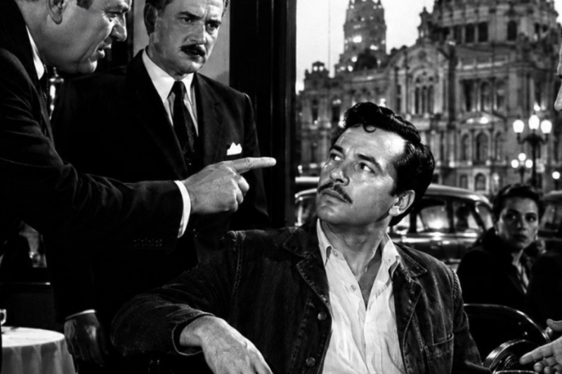 Una pareja Millonaria EXIGIÓ su Mesa – Lo que hizo Pedro Infante dejó al Restaurante en SILENCIO