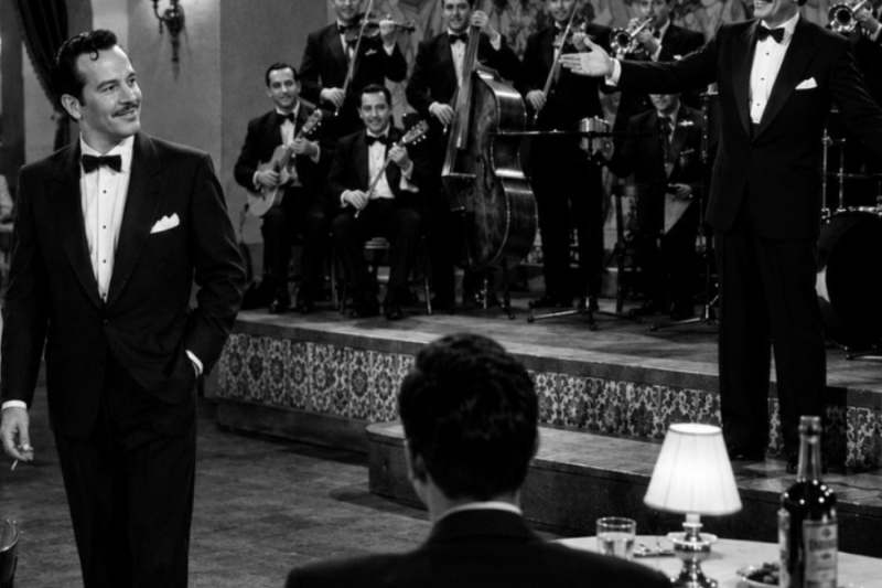 La Orquesta Preguntó: “Alguien sabe cantar?” Cuando el Cantante Faltó — Pedro Infante Hizo Esto