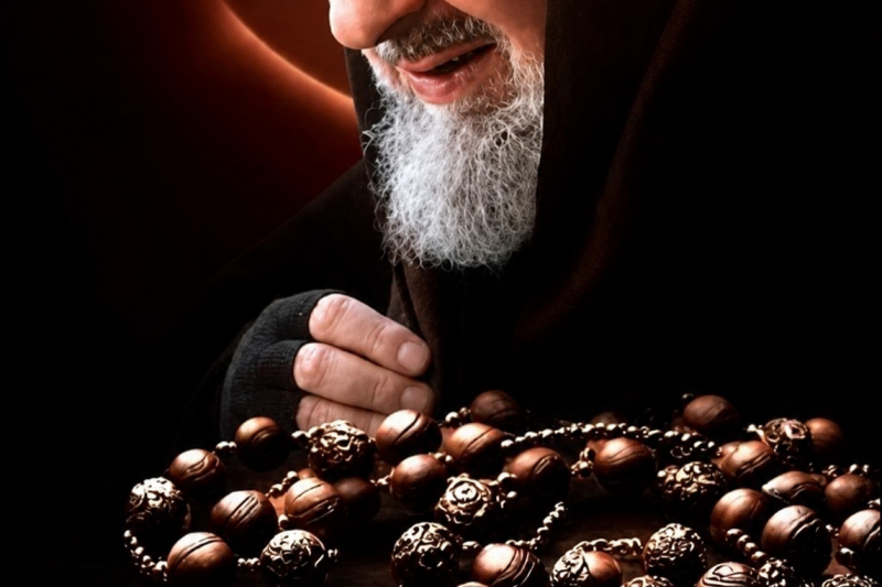 PADRE PIO REVELA: LA HORA EXACTA PARA REZAR EL ROSARIO Y QUE SANTA MARÍA TE RESPONDA
