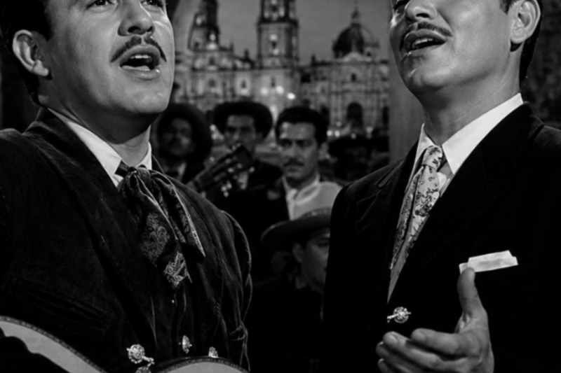 Le dijo a Javier Solís “Si sabes cantar Sombras, sube” — Pero Pedro Infante lo oyó todo
