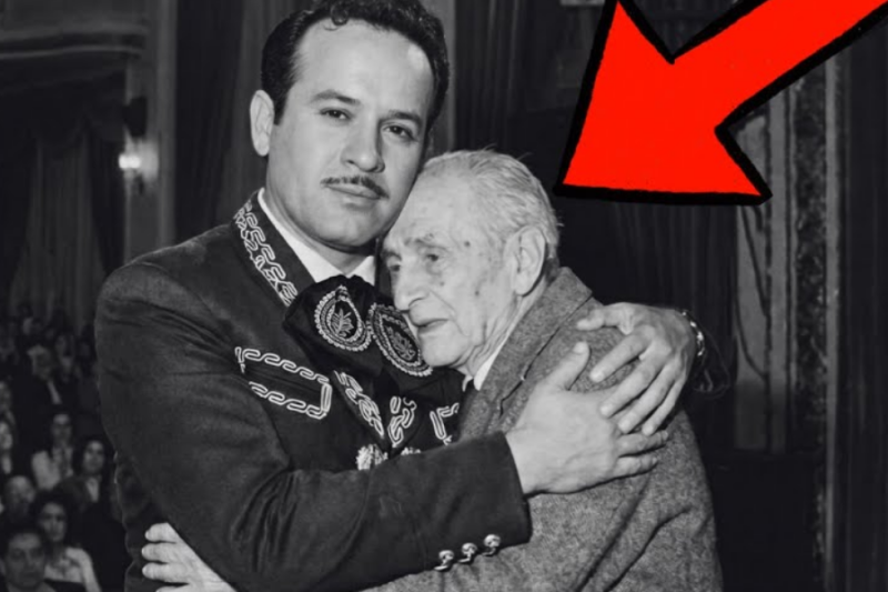 Pedro Infante DETUVO la Canción a Mitad del Show Cuando vio a un Anciano Siendo Sacado por Segurida